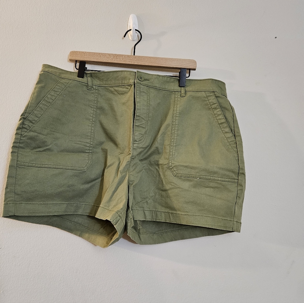 Old Navy Olive Green Women's Shorts Size 18